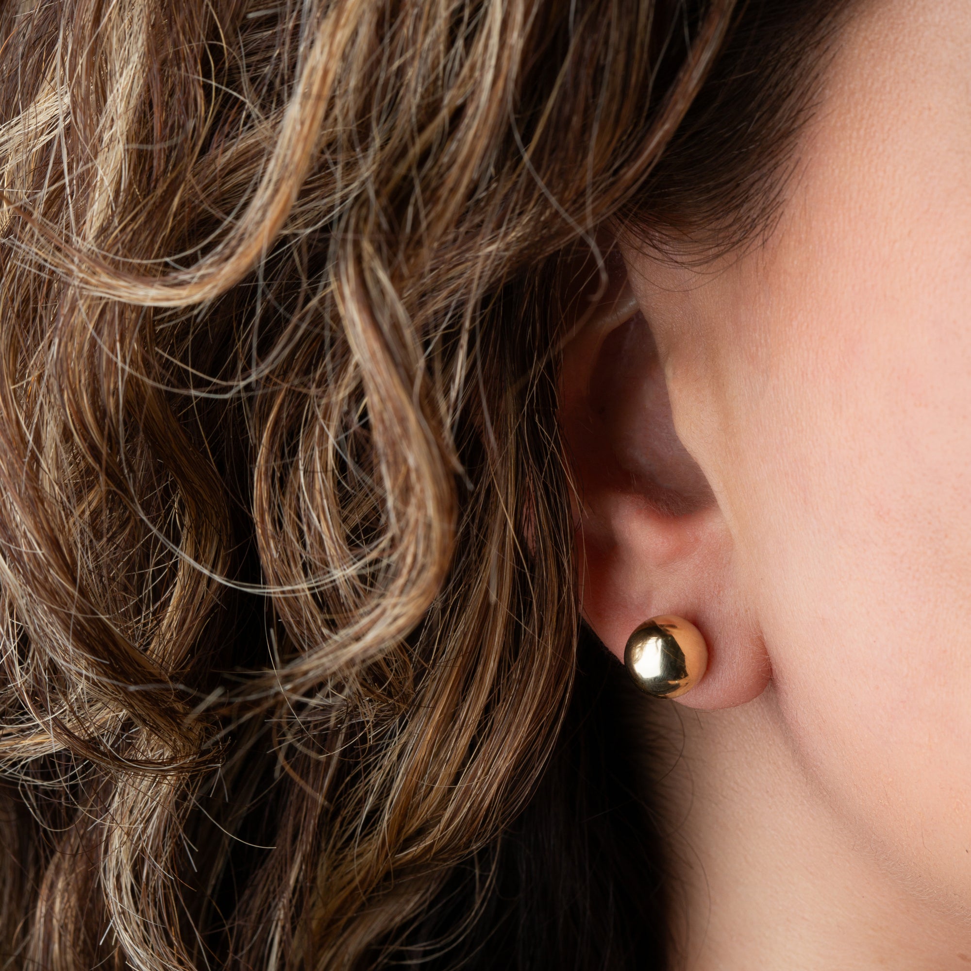14K Yellow Gold Ball Stud Earrings 9.5 mm, view 2