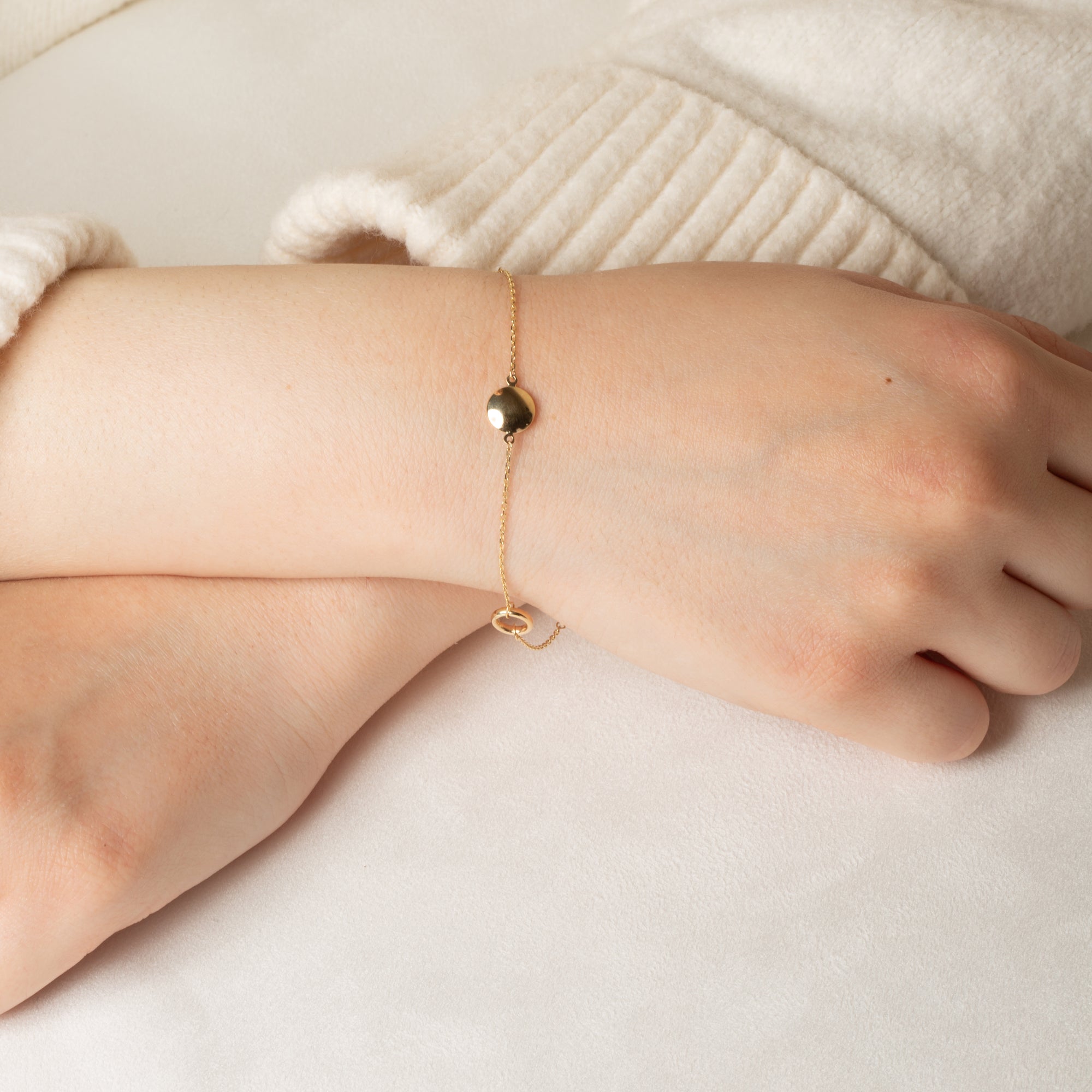 14K Yellow Gold Circle Link Bracelet 7", view 2