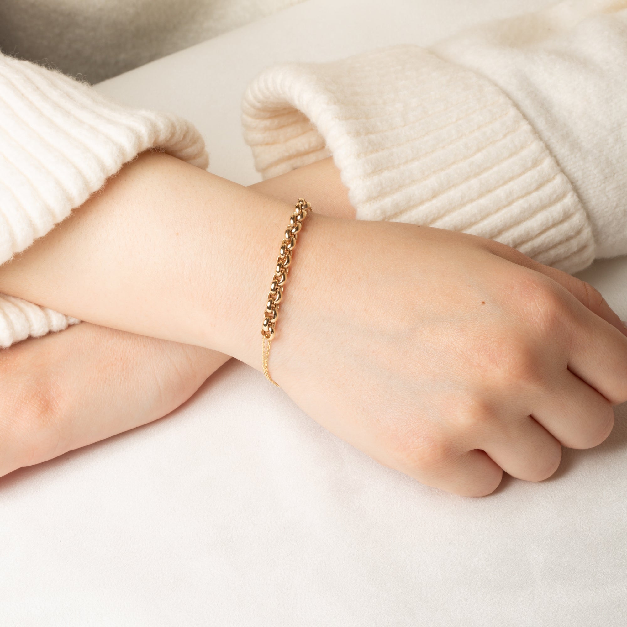14K Yellow Gold Circle Link Love Knot Eternity Bracelet 7", view 2