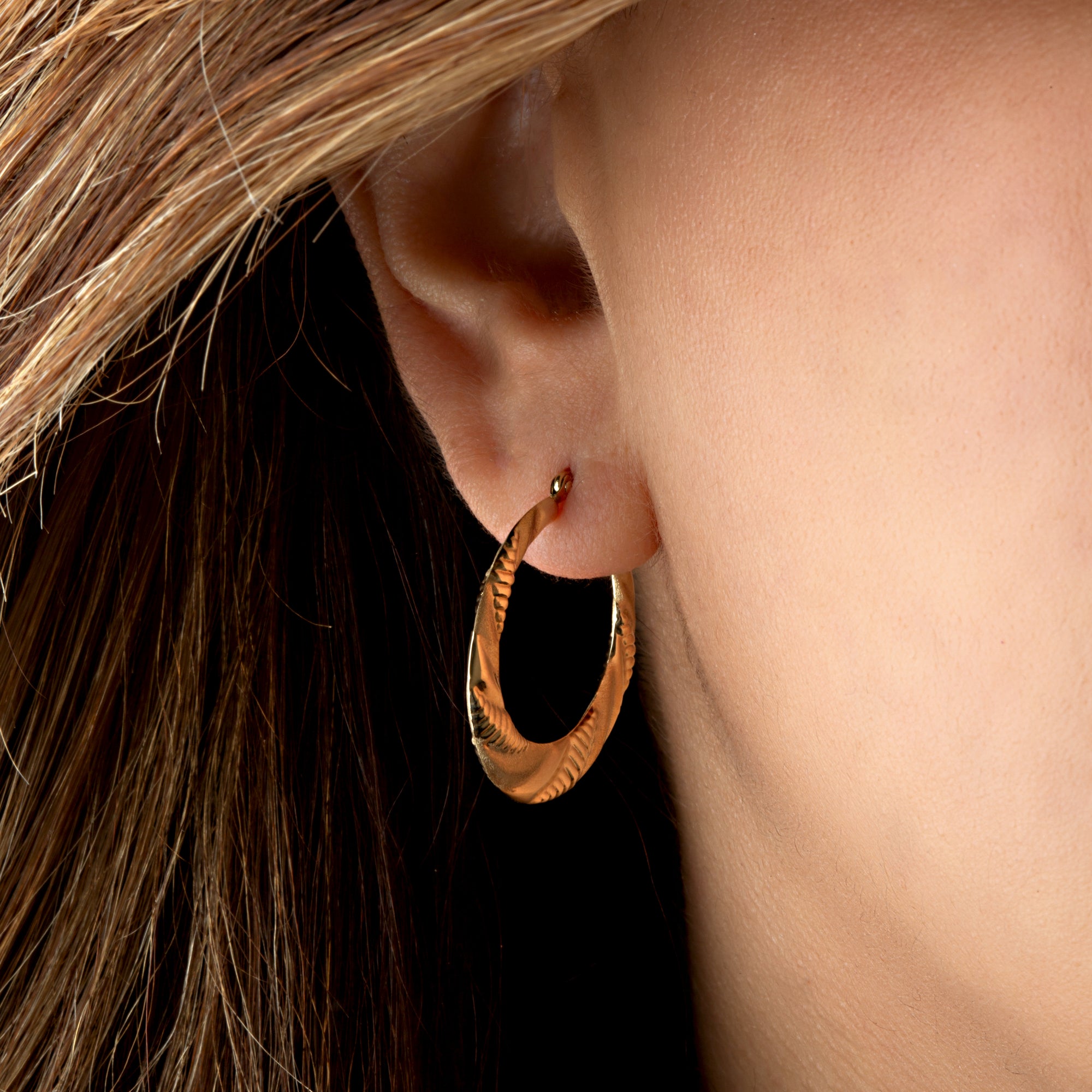 14K Yellow Gold Diamond Cut Ribbed Hoop Earrings, view 2