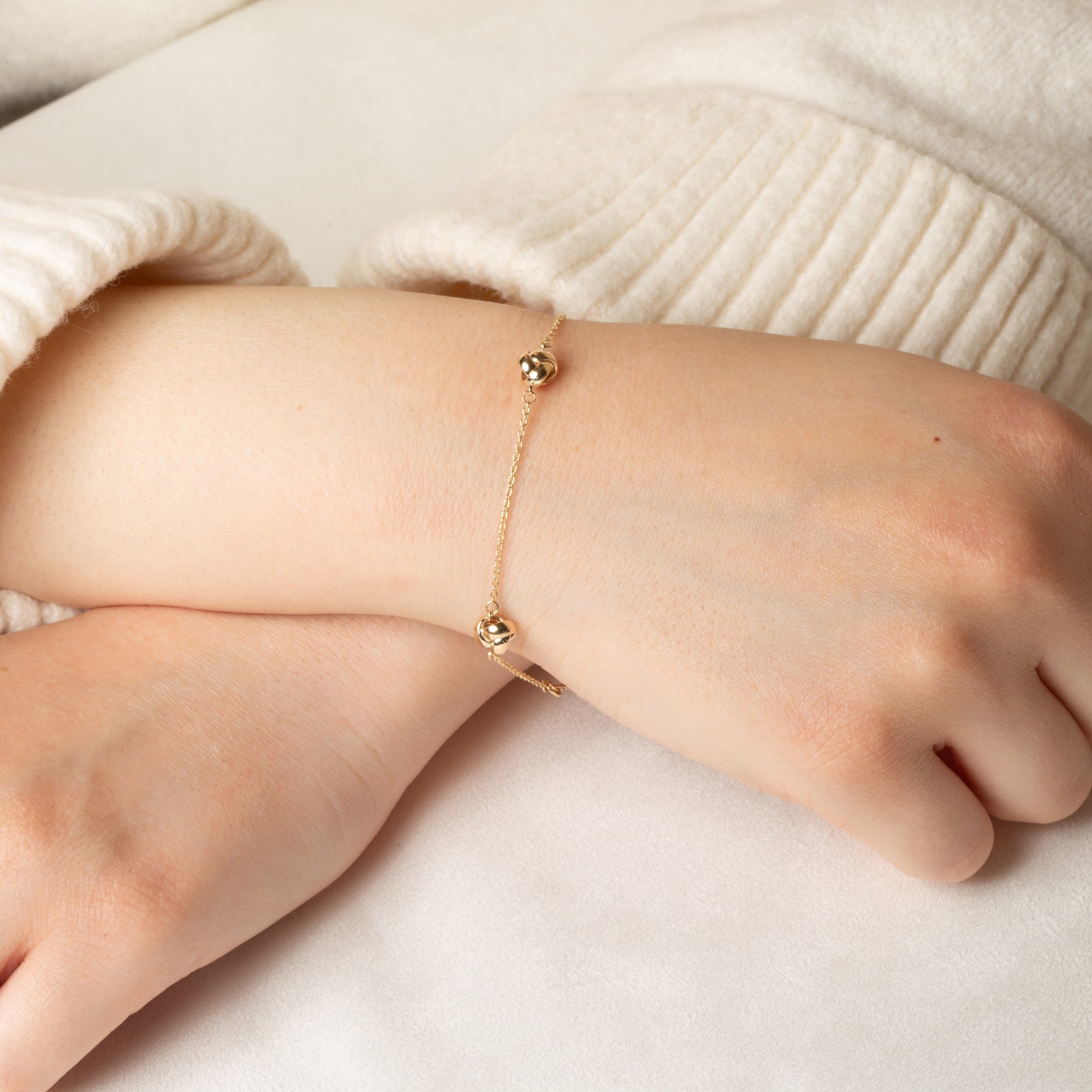14K Yellow Gold Intertwined Love Knot Bracelet 7", view 2