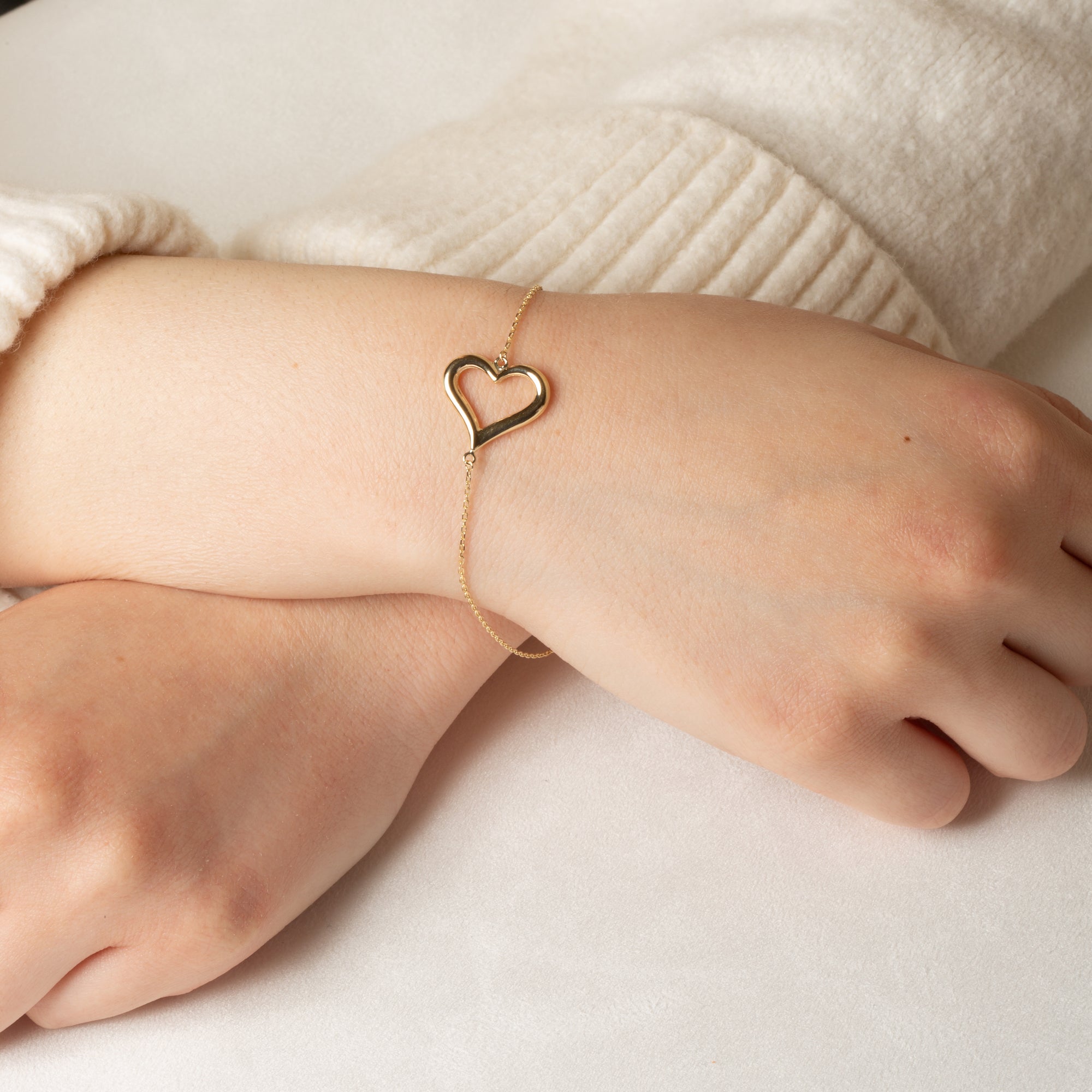 14K Yellow Gold Love Heart Bracelet 7", view 2