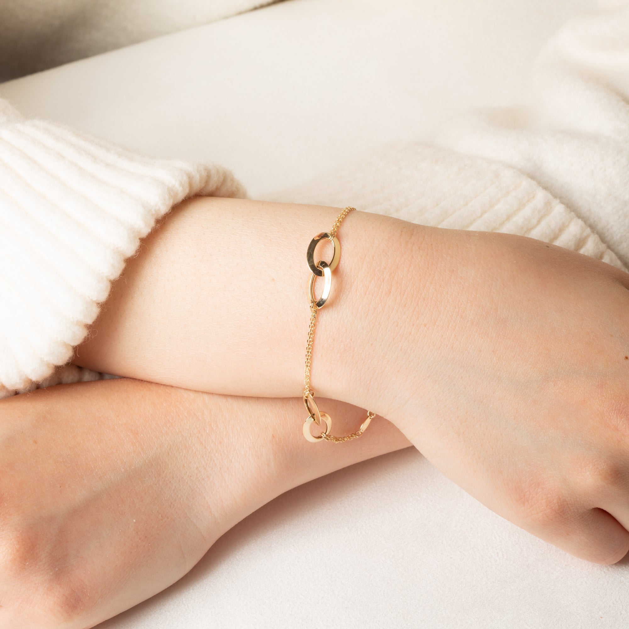 14K Yellow Gold Oval Link Love Knot Bracelet 7", view 2