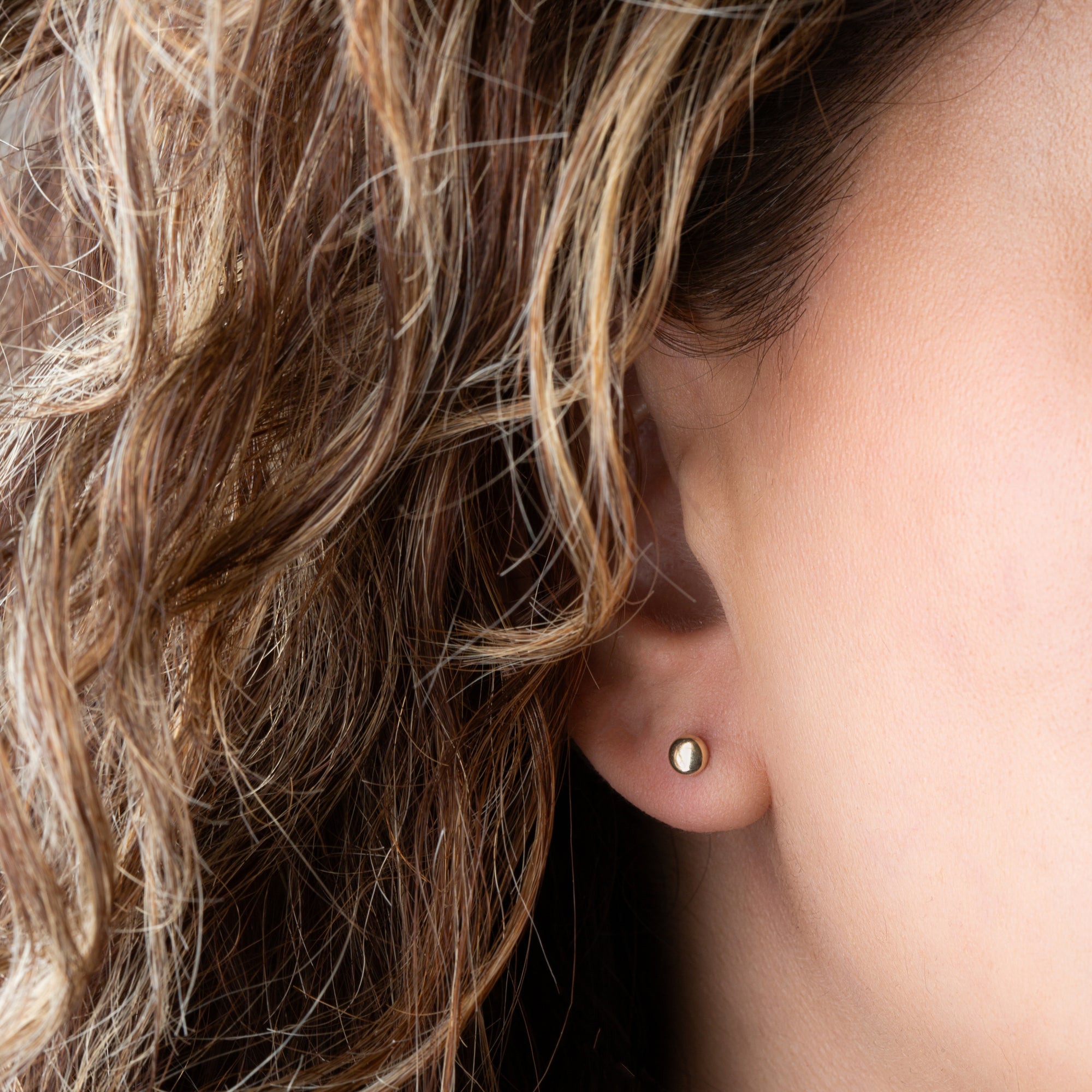 14K Yellow Gold Round Ball Stud Earrings 4.5 mm, view 2