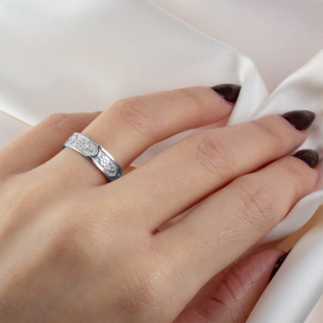 Sterling Silver Daisy Flower Moon Textured Band Ring, view 2