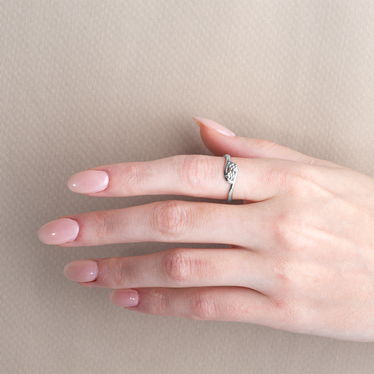 Sterling Silver Flower Daisy Band Ring, view 2